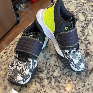 Boys Under Armour Tennis Shoes